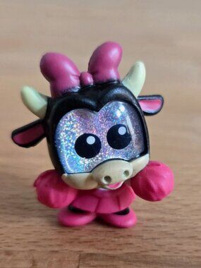 EXCLUSIVE Pep Rally Clarabell Disney Doorables